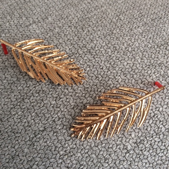 Gold Leafing Statement Earrings - Picture 5 of 6